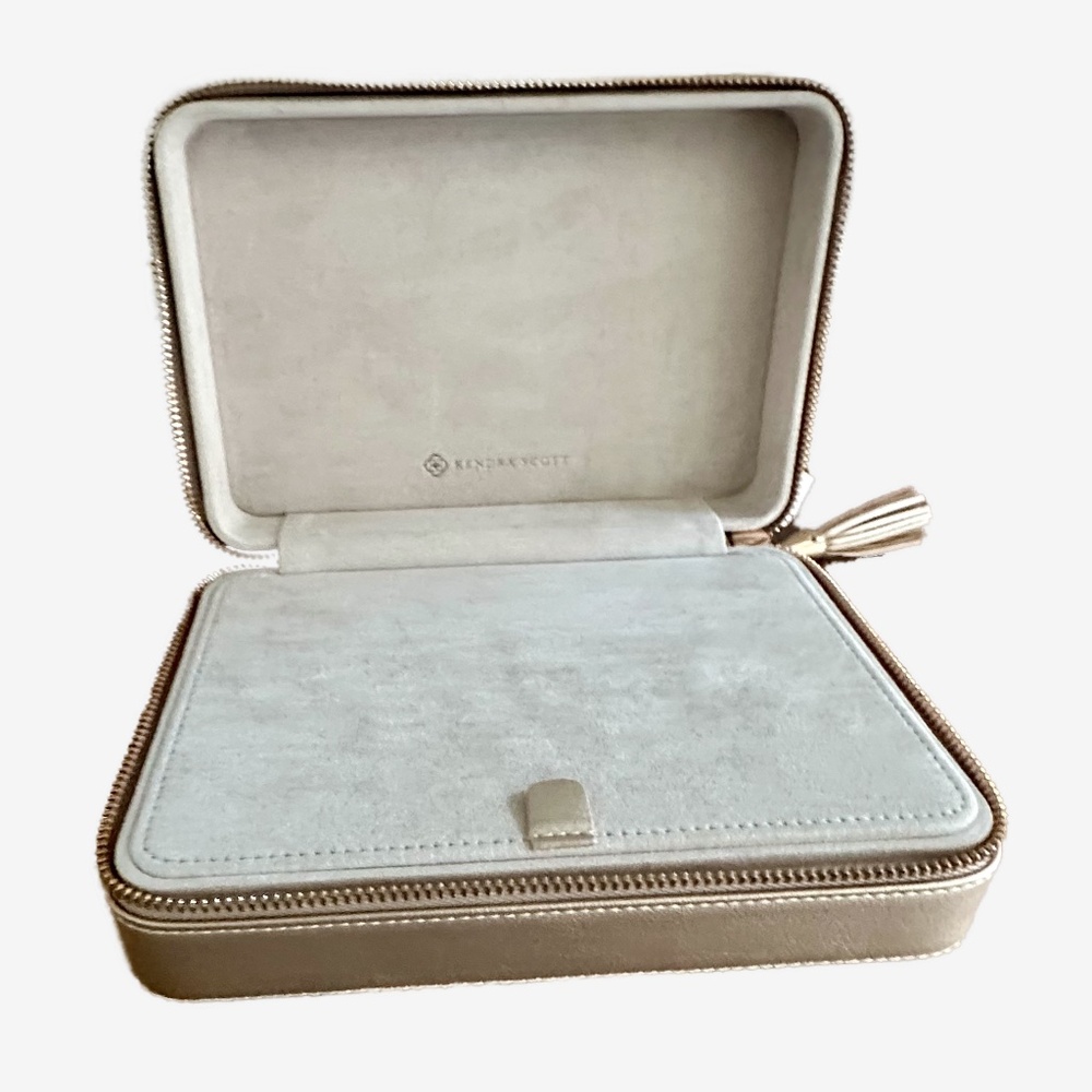 NWT Kendra Scott Medium Travel Jewelry Case in rose gold